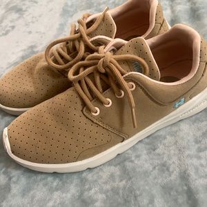 Etnies Tennis Shoes
